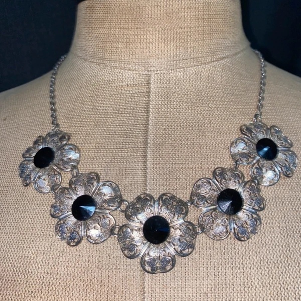 Elegant Silver and Black Floral Necklace